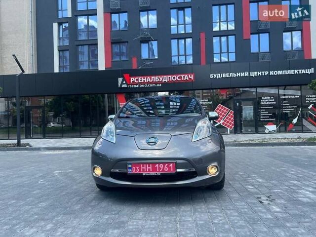 Сірий Ніссан Ліф, об'ємом двигуна 0 л та пробігом 67 тис. км за 5500 $, фото 4 на Automoto.ua