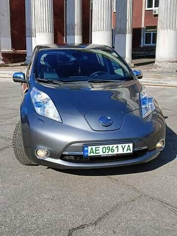 Серый Ниссан Лиф, объемом двигателя 0 л и пробегом 126 тыс. км за 7900 $, фото 5 на Automoto.ua