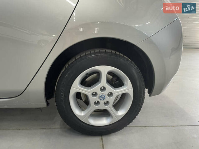 Серый Ниссан Лиф, объемом двигателя 0 л и пробегом 117 тыс. км за 6800 $, фото 8 на Automoto.ua