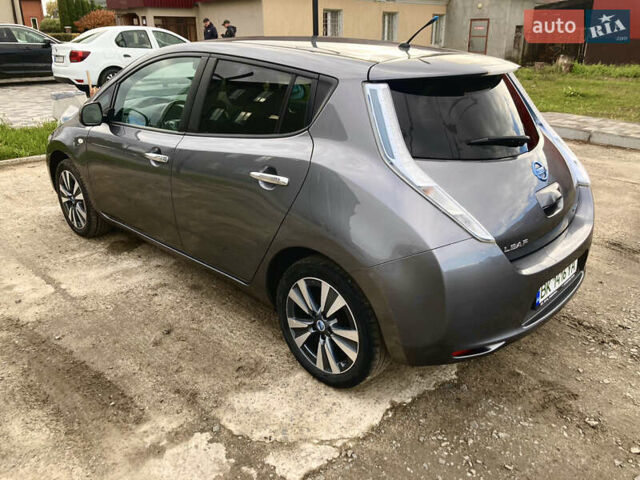 Сірий Ніссан Ліф, об'ємом двигуна 0 л та пробігом 129 тис. км за 8300 $, фото 4 на Automoto.ua