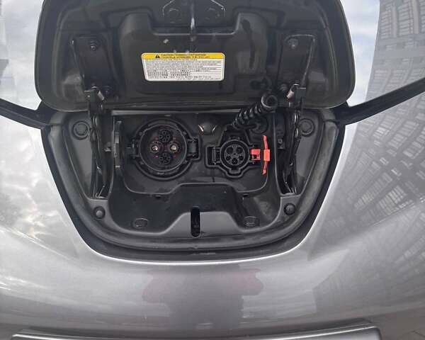 Сірий Ніссан Ліф, об'ємом двигуна 0 л та пробігом 108 тис. км за 7500 $, фото 6 на Automoto.ua