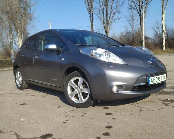 Серый Ниссан Лиф, объемом двигателя 0 л и пробегом 126 тыс. км за 7900 $, фото 4 на Automoto.ua