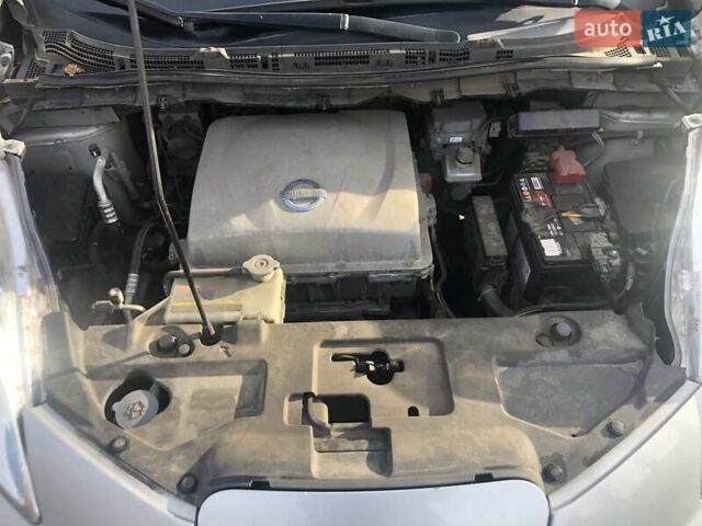 Серый Ниссан Лиф, объемом двигателя 0 л и пробегом 168 тыс. км за 10508 $, фото 24 на Automoto.ua