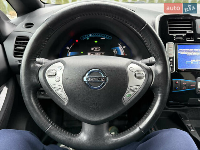 Сірий Ніссан Ліф, об'ємом двигуна 0 л та пробігом 126 тис. км за 5750 $, фото 17 на Automoto.ua