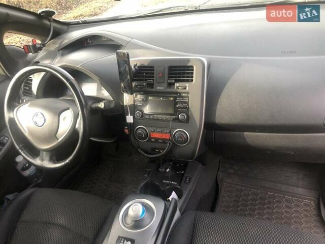 Серый Ниссан Лиф, объемом двигателя 0 л и пробегом 168 тыс. км за 10508 $, фото 19 на Automoto.ua