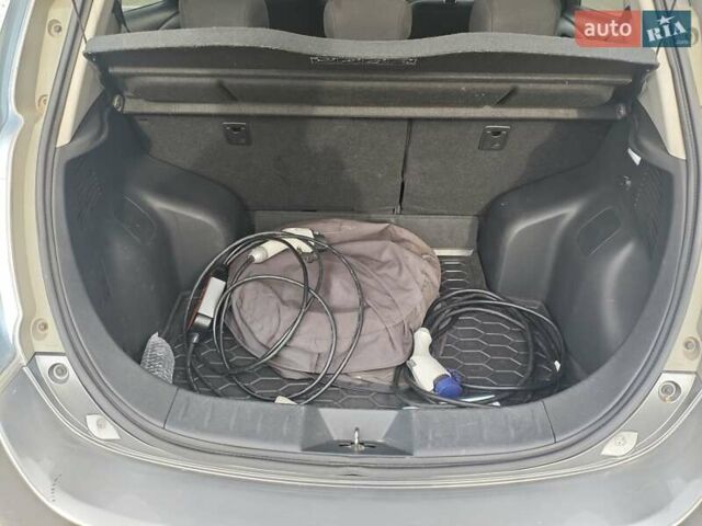 Сірий Ніссан Ліф, об'ємом двигуна 0 л та пробігом 100 тис. км за 6500 $, фото 25 на Automoto.ua