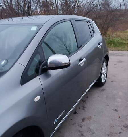 Серый Ниссан Лиф, объемом двигателя 0 л и пробегом 144 тыс. км за 6500 $, фото 10 на Automoto.ua