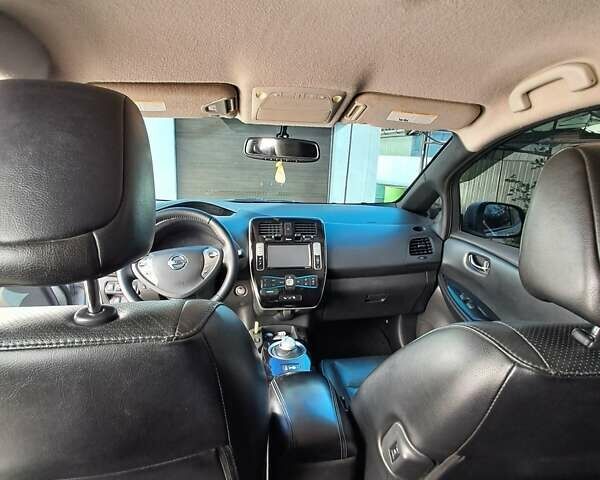 Серый Ниссан Лиф, объемом двигателя 0 л и пробегом 131 тыс. км за 6400 $, фото 20 на Automoto.ua