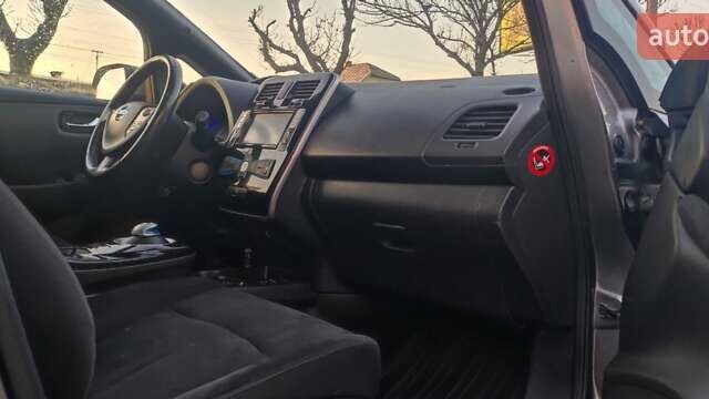 Серый Ниссан Лиф, объемом двигателя 0 л и пробегом 144 тыс. км за 5200 $, фото 15 на Automoto.ua