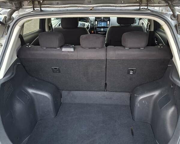 Ніссан Ліф 2013 у Луцьку на Automoto.ua Сірий Ніссан Ліф, об'ємом двигуна 0 л та пробігом 98 тис. км за 6500 $, фото 22 на Automoto.ua