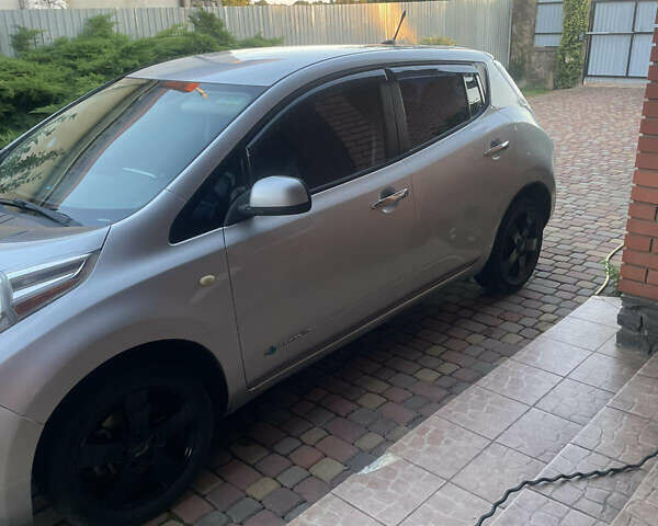 Сірий Ніссан Ліф, об'ємом двигуна 0 л та пробігом 170 тис. км за 5500 $, фото 5 на Automoto.ua