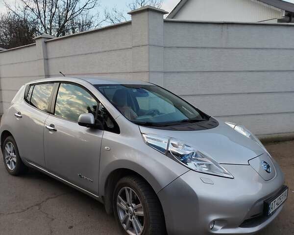 Сірий Ніссан Ліф, об'ємом двигуна 0 л та пробігом 102 тис. км за 5300 $, фото 2 на Automoto.ua
