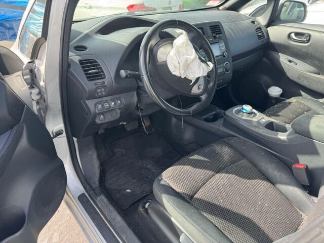 Серый Ниссан Лиф, объемом двигателя 0 л и пробегом 131 тыс. км за 4300 $, фото 7 на Automoto.ua