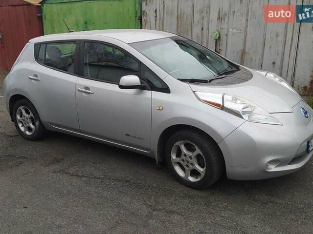 Сірий Ніссан Ліф, об'ємом двигуна 0 л та пробігом 253 тис. км за 4500 $, фото 2 на Automoto.ua