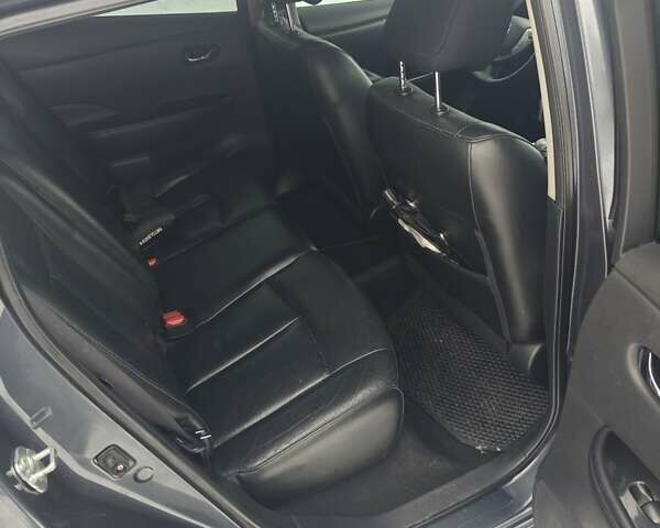 Серый Ниссан Лиф, объемом двигателя 0 л и пробегом 162 тыс. км за 6500 $, фото 7 на Automoto.ua