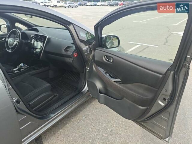Сірий Ніссан Ліф, об'ємом двигуна 0 л та пробігом 100 тис. км за 6500 $, фото 19 на Automoto.ua