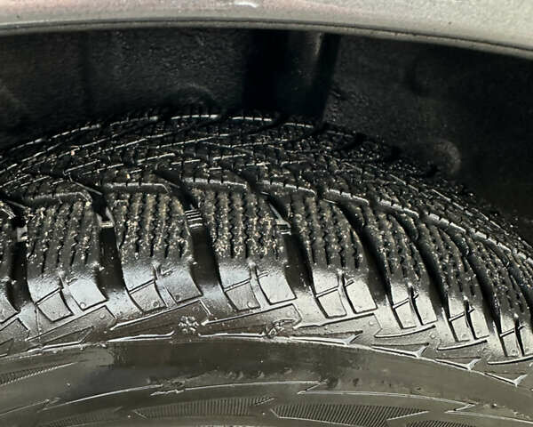 Серый Ниссан Лиф, объемом двигателя 0 л и пробегом 96 тыс. км за 8000 $, фото 14 на Automoto.ua