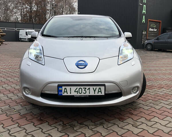 Серый Ниссан Лиф, объемом двигателя 0 л и пробегом 143 тыс. км за 4200 $, фото 3 на Automoto.ua