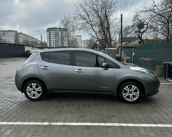 Серый Ниссан Лиф, объемом двигателя 0 л и пробегом 96 тыс. км за 8000 $, фото 12 на Automoto.ua