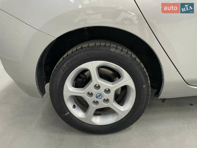 Ниссан Лиф 2013 в Стрые на Automoto.ua Серый Ниссан Лиф, объемом двигателя 0 л и пробегом 118 тыс. км за 6800 $, фото 24 на Automoto.ua