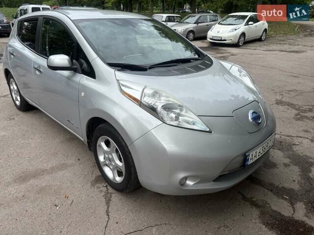 Серый Ниссан Лиф, объемом двигателя 0 л и пробегом 160 тыс. км за 5300 $, фото 25 на Automoto.ua