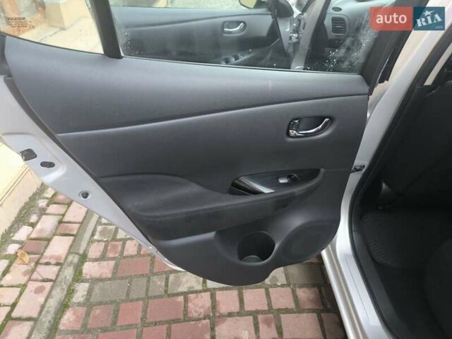 Серый Ниссан Лиф, объемом двигателя 0 л и пробегом 147 тыс. км за 4800 $, фото 25 на Automoto.ua