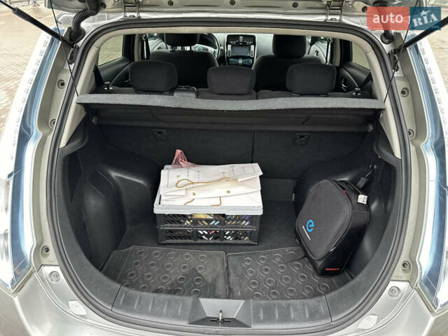 Серый Ниссан Лиф, объемом двигателя 0 л и пробегом 92 тыс. км за 8100 $, фото 22 на Automoto.ua