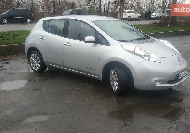 Серый Ниссан Лиф, объемом двигателя 0 л и пробегом 99 тыс. км за 8000 $, фото 2 на Automoto.ua