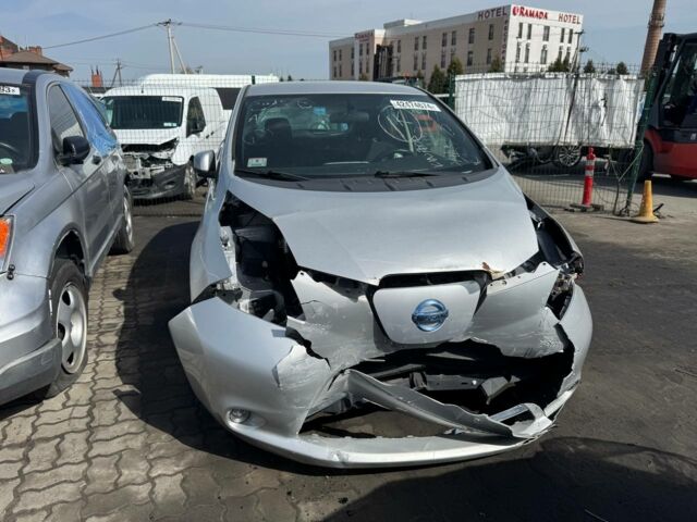 Серый Ниссан Лиф, объемом двигателя 0 л и пробегом 131 тыс. км за 4300 $, фото 2 на Automoto.ua