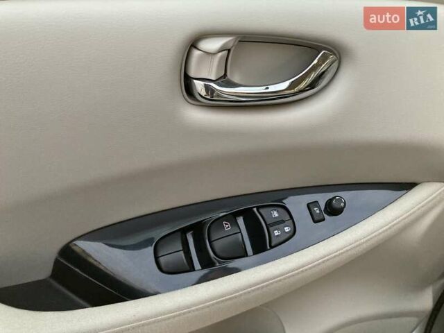 Серый Ниссан Лиф, объемом двигателя 0 л и пробегом 120 тыс. км за 4750 $, фото 8 на Automoto.ua