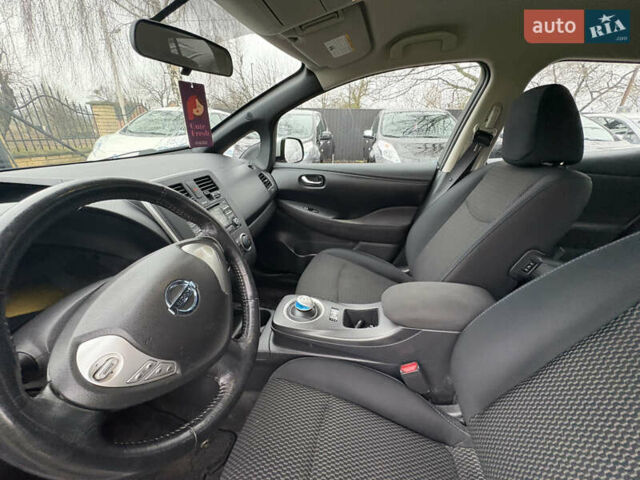Сірий Ніссан Ліф, об'ємом двигуна 0 л та пробігом 57 тис. км за 6000 $, фото 20 на Automoto.ua