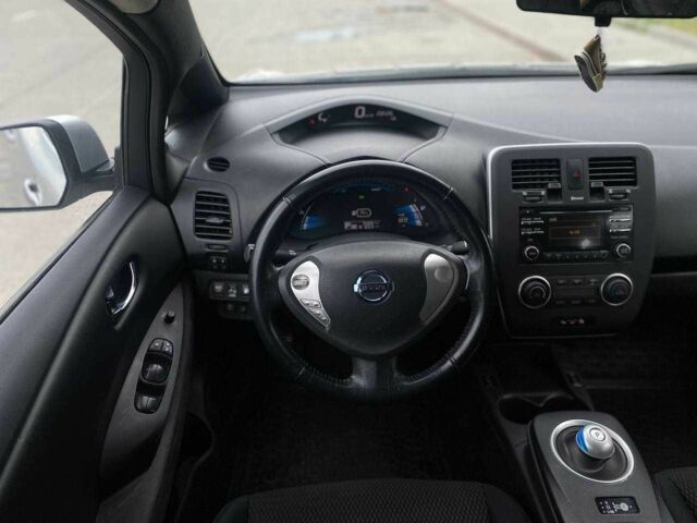Сірий Ніссан Ліф, об'ємом двигуна 0 л та пробігом 75 тис. км за 5000 $, фото 16 на Automoto.ua