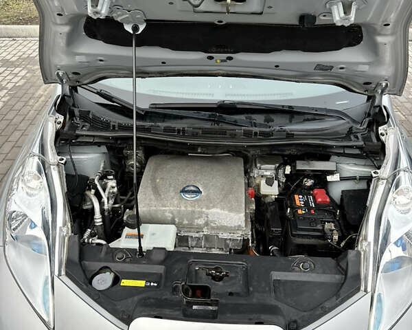 Серый Ниссан Лиф, объемом двигателя 0 л и пробегом 92 тыс. км за 8100 $, фото 21 на Automoto.ua