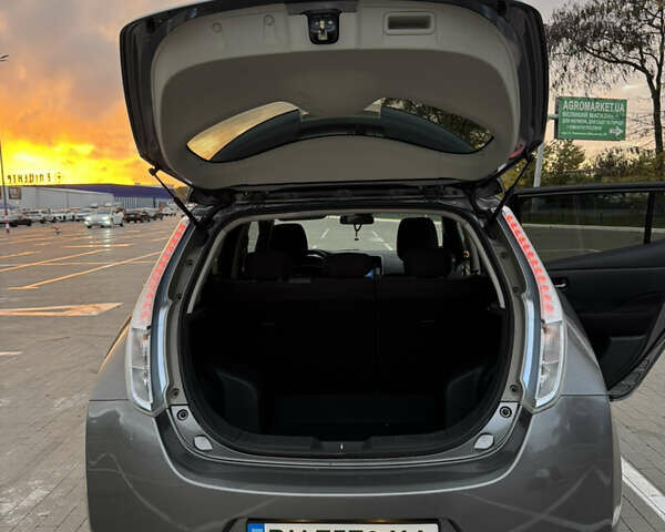 Ниссан Лиф 2013 в Одессе на Automoto.ua Серый Ниссан Лиф, объемом двигателя 0 л и пробегом 180 тыс. км за 5500 $, фото 6 на Automoto.ua