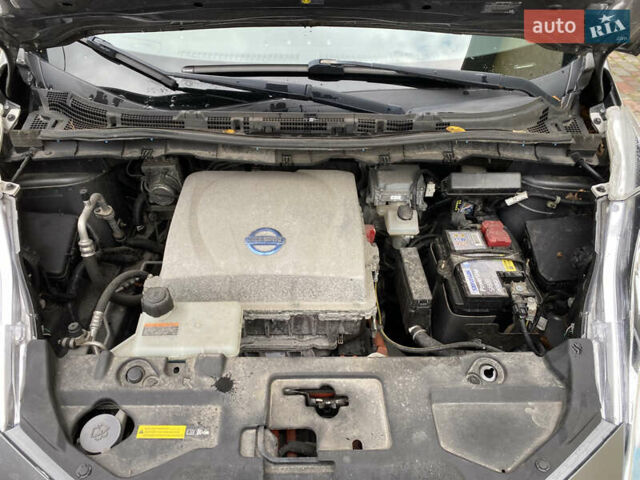 Серый Ниссан Лиф, объемом двигателя 0 л и пробегом 140 тыс. км за 5490 $, фото 11 на Automoto.ua