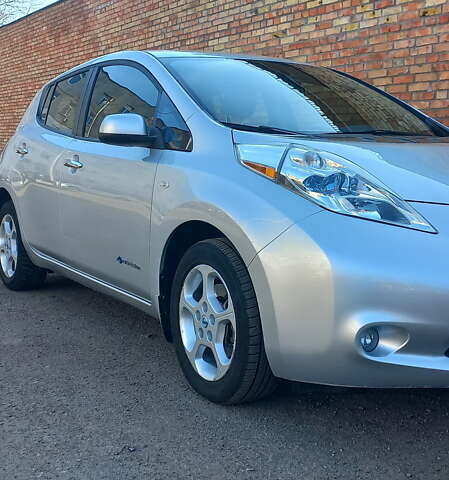 Серый Ниссан Лиф, объемом двигателя 0 л и пробегом 123 тыс. км за 6500 $, фото 1 на Automoto.ua