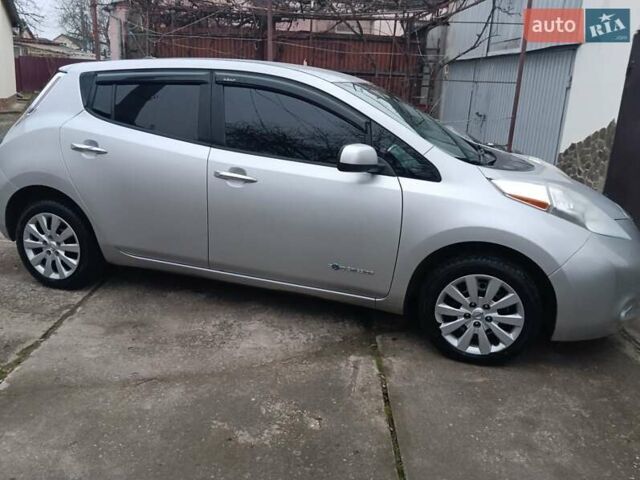 Серый Ниссан Лиф, объемом двигателя 0 л и пробегом 157 тыс. км за 5100 $, фото 1 на Automoto.ua