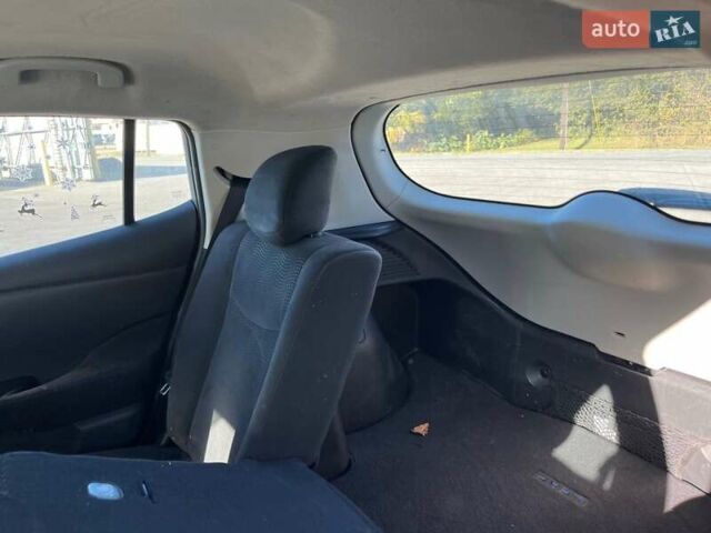 Серый Ниссан Лиф, объемом двигателя 0 л и пробегом 277 тыс. км за 6500 $, фото 4 на Automoto.ua