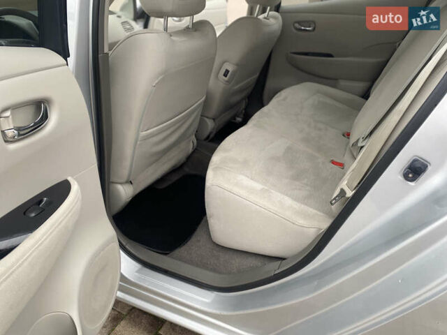 Серый Ниссан Лиф, объемом двигателя 0 л и пробегом 72 тыс. км за 4990 $, фото 14 на Automoto.ua