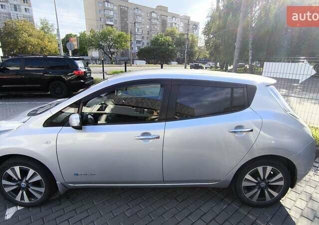 Сірий Ніссан Ліф, об'ємом двигуна 0 л та пробігом 91 тис. км за 6500 $, фото 2 на Automoto.ua