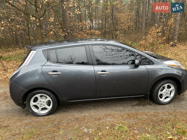 Серый Ниссан Лиф, объемом двигателя 0 л и пробегом 135 тыс. км за 8000 $, фото 4 на Automoto.ua