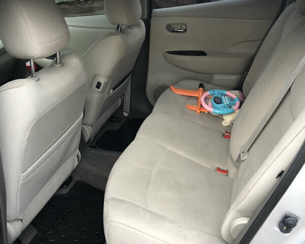 Серый Ниссан Лиф, объемом двигателя 0 л и пробегом 143 тыс. км за 4200 $, фото 11 на Automoto.ua