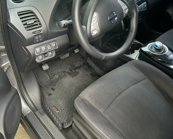 Серый Ниссан Лиф, объемом двигателя 0 л и пробегом 123 тыс. км за 7500 $, фото 8 на Automoto.ua