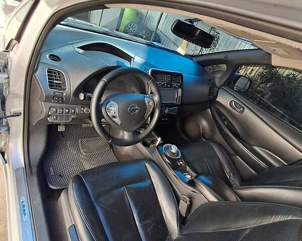 Серый Ниссан Лиф, объемом двигателя 0 л и пробегом 131 тыс. км за 6400 $, фото 19 на Automoto.ua