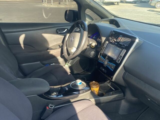 Серый Ниссан Лиф, объемом двигателя 0 л и пробегом 155 тыс. км за 5800 $, фото 2 на Automoto.ua