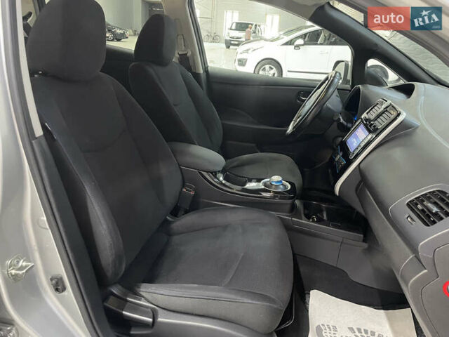 Серый Ниссан Лиф, объемом двигателя 0 л и пробегом 117 тыс. км за 6800 $, фото 31 на Automoto.ua