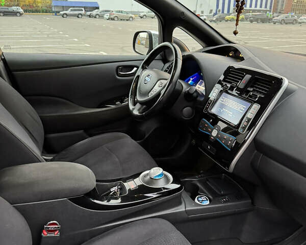 Ниссан Лиф 2013 в Одессе на Automoto.ua Серый Ниссан Лиф, объемом двигателя 0 л и пробегом 180 тыс. км за 5500 $, фото 10 на Automoto.ua