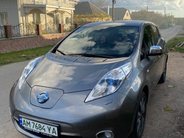 Ниссан Лиф 2013 в Житомире на Automoto.ua Серый Ниссан Лиф, объемом двигателя 0 л и пробегом 115 тыс. км за 6599 $, фото 1 на Automoto.ua