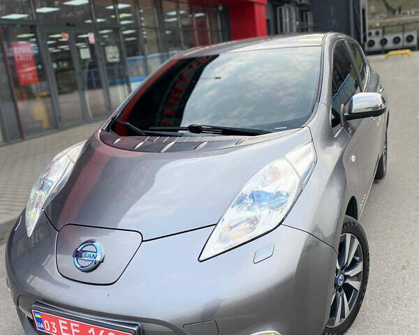 Серый Ниссан Лиф, объемом двигателя 0 л и пробегом 121 тыс. км за 8000 $, фото 6 на Automoto.ua