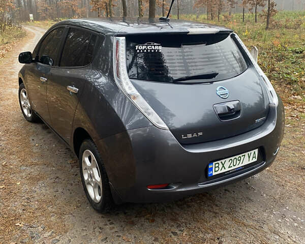 Серый Ниссан Лиф, объемом двигателя 0 л и пробегом 135 тыс. км за 8000 $, фото 7 на Automoto.ua